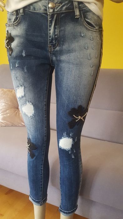 Piękne jeansy, dżety, aplikacje, kwiaty,perełki, lampas