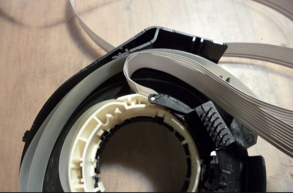 Подрулевой шлейф лифан мейвей. Уложить подрулевой шлейф. Honda civic подрулевой шлейф сигнала. Уложить подрулевой шлейф. Подрулевой шлейф 2190 акпп.