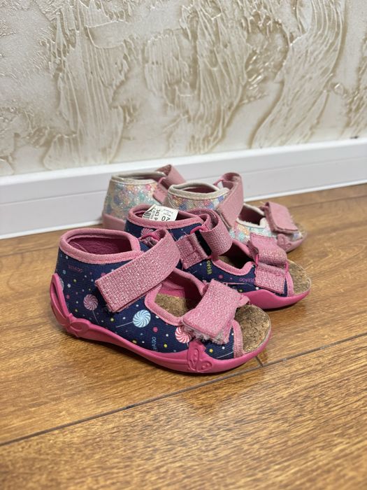 Дитяче взуття для двійні