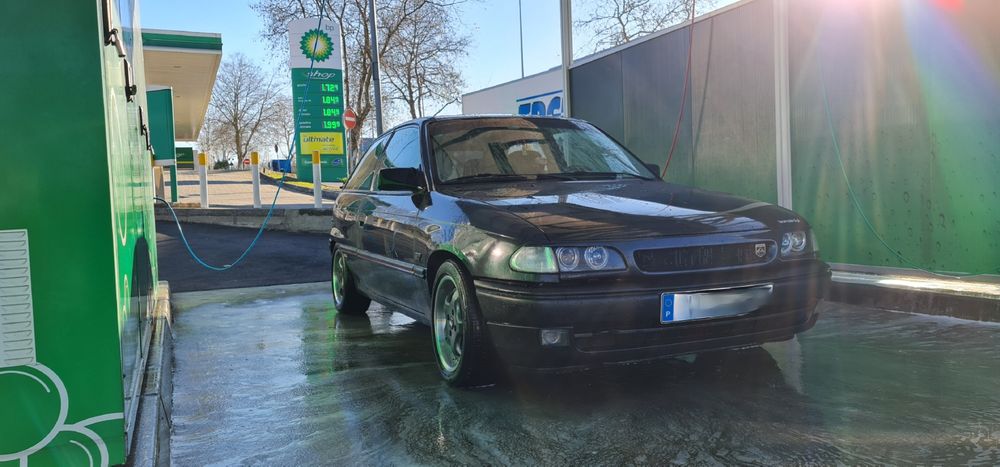 Opel Astra GT bem estimado