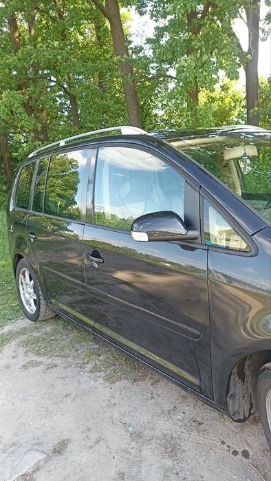 Продам Volkswagen Touran 1.6 бензин