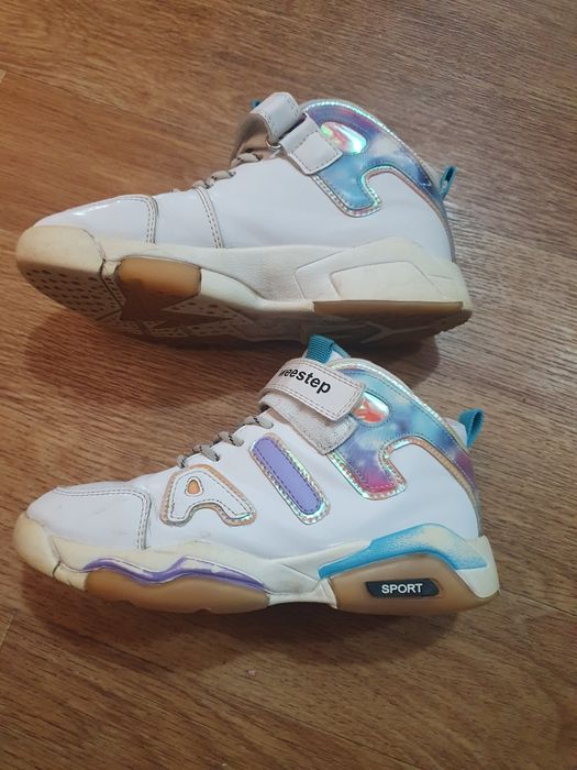 Взуття дитяче на дівчинку