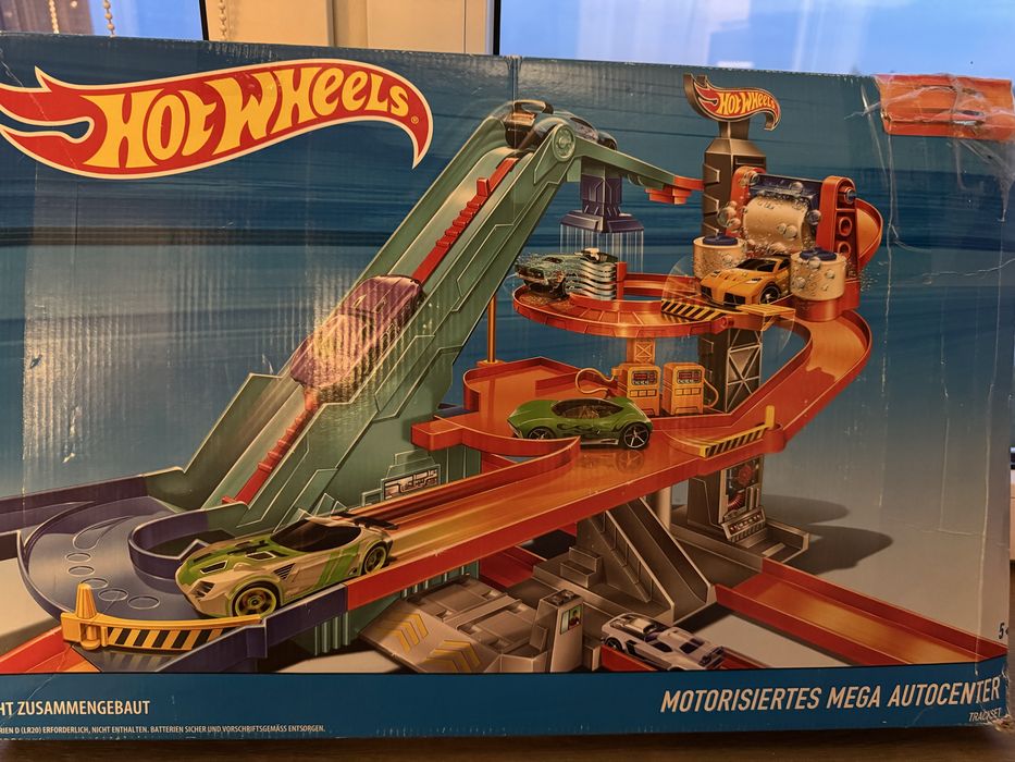 Трек hot wheels трек