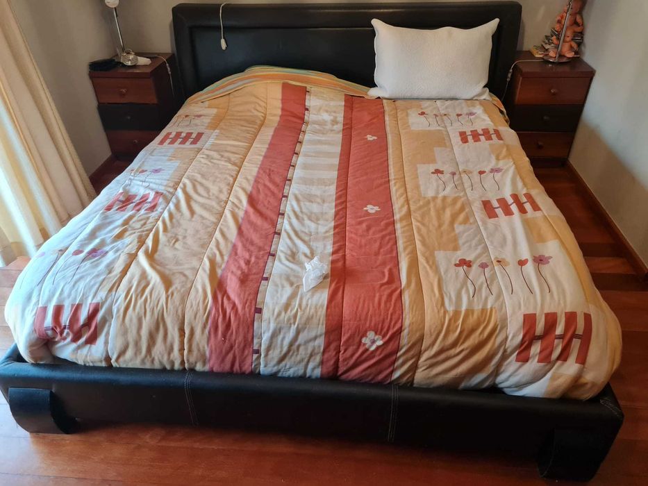 Cama de Casal com Estrado
