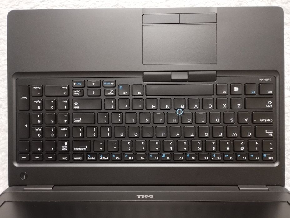 Игровой Dell 5580 IPS i7-7820HQ/8gb DDR4/SSD 256gb/nVidia 940mx