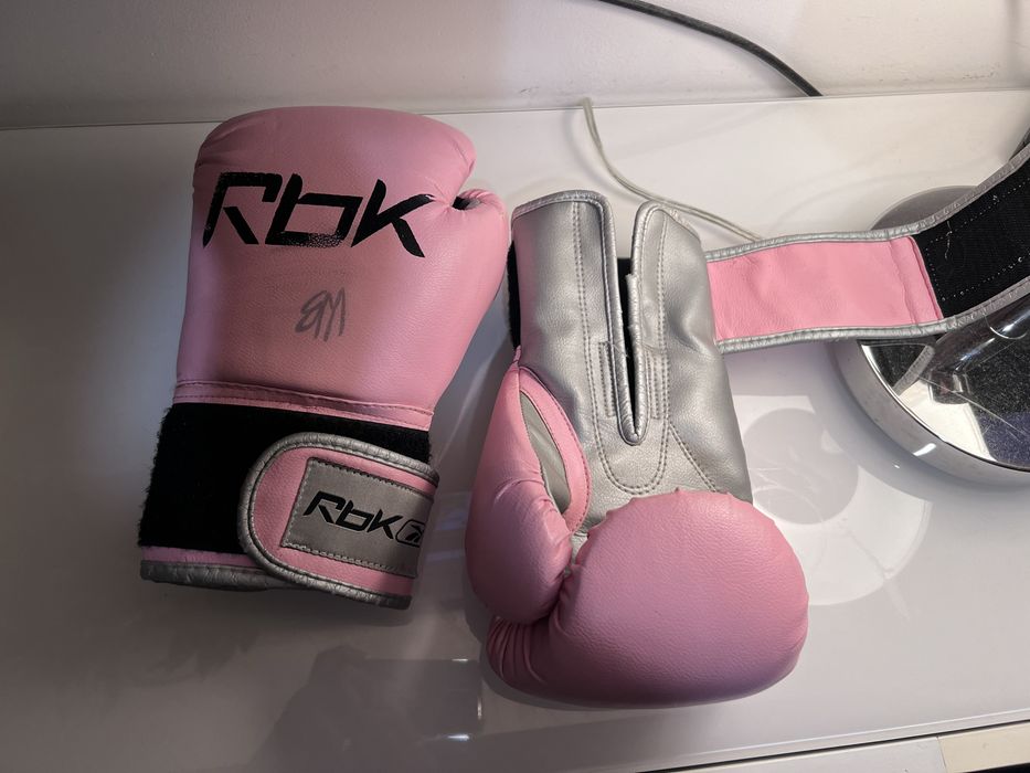 Używane rekawice Reebok różowe
