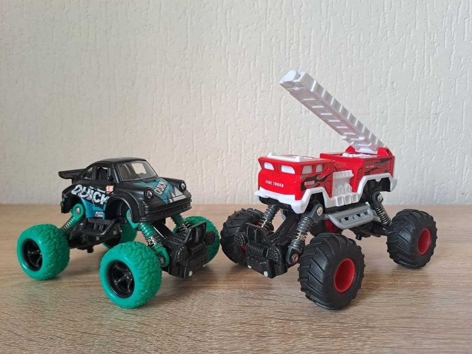 Новий комплект метал іграшок джип+пожежна машина  інерційні