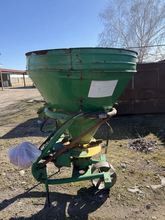 Розкидач мінеральних добрив МВД - 0.7