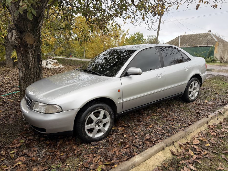 Audi a4 1.6 бензин, автомат