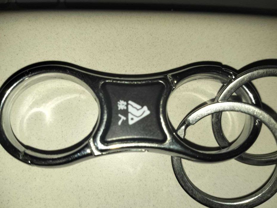 Продам брелок карабин для ключей