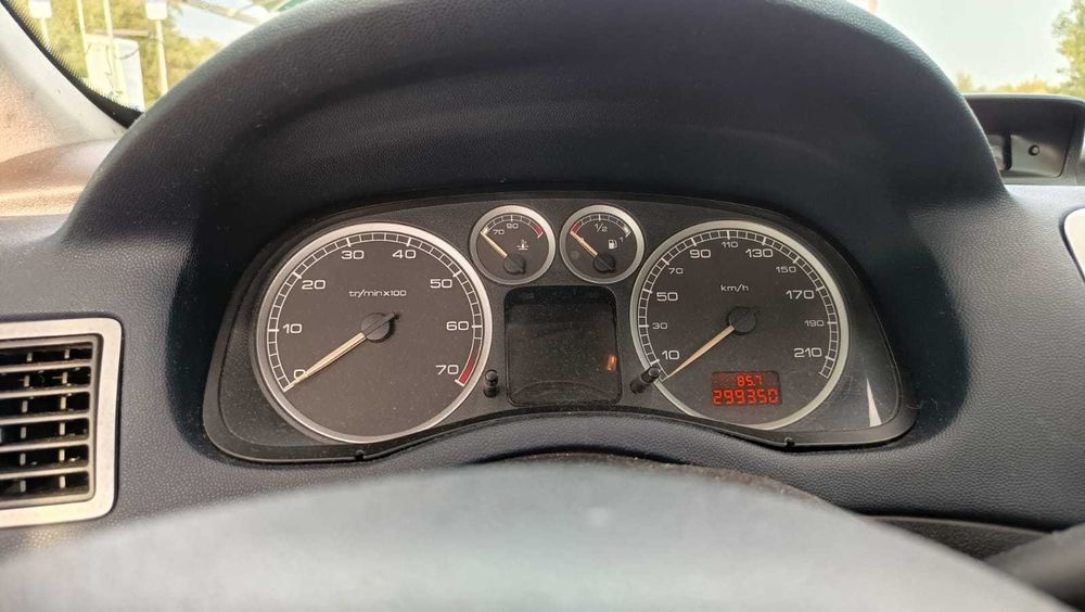 Automóvel Peugeot 307 — photo 5