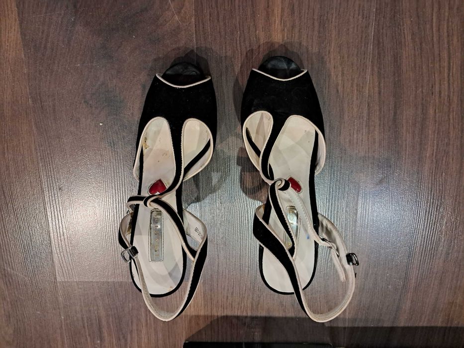 по 199 грн Распродаж Переезжаю Босоножки туфли Пересылаю Есть Описание