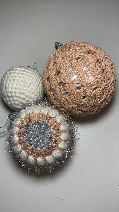 Новогодние игрушки шары вязанные