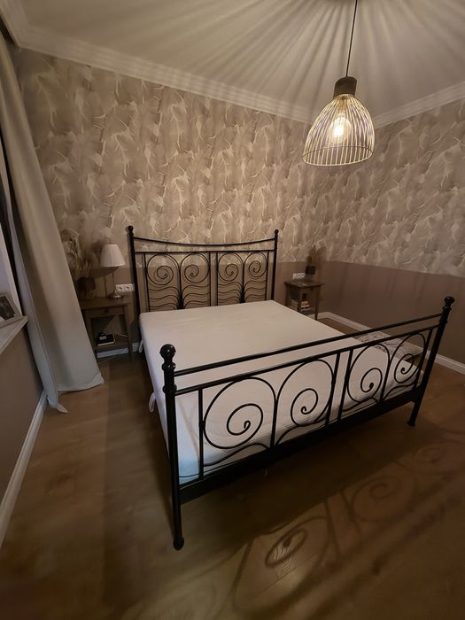 Łóżko czarne metalowe kute 180x200 Sypiania