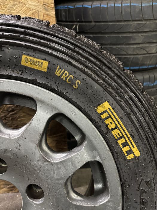 Jantes Rally WRC de terra oficiais em 15 5x130 c/ pneus Pirelli