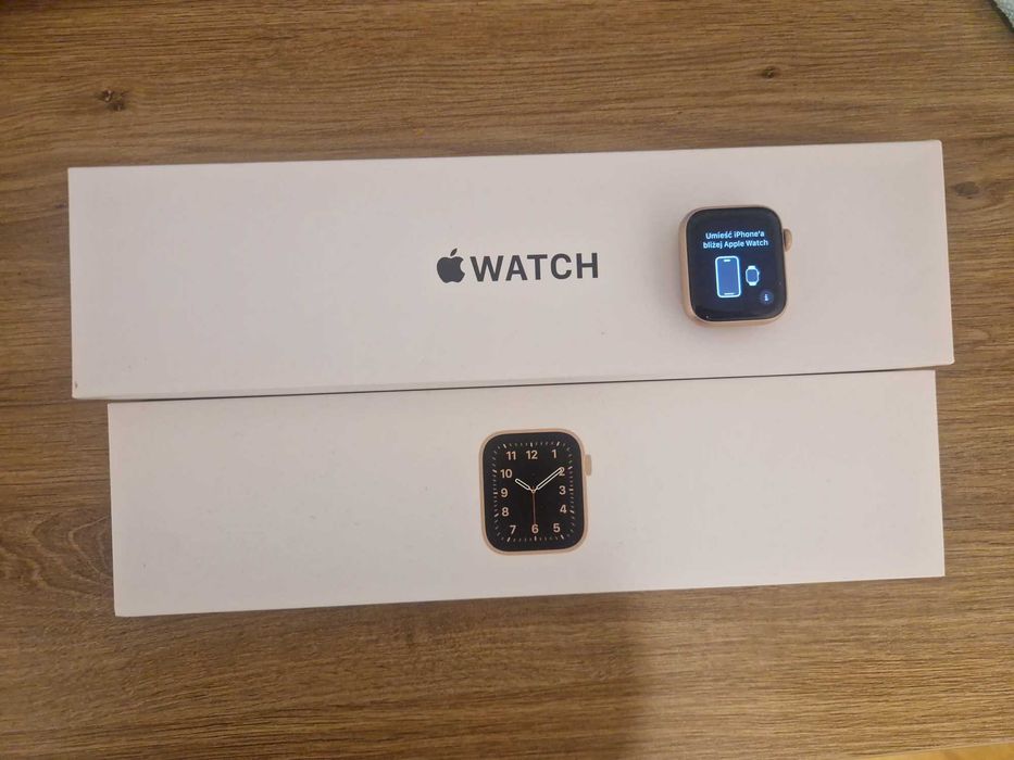 Zegarek Apple Watch SE 40mm Gold + pasek pink sand (A2351)