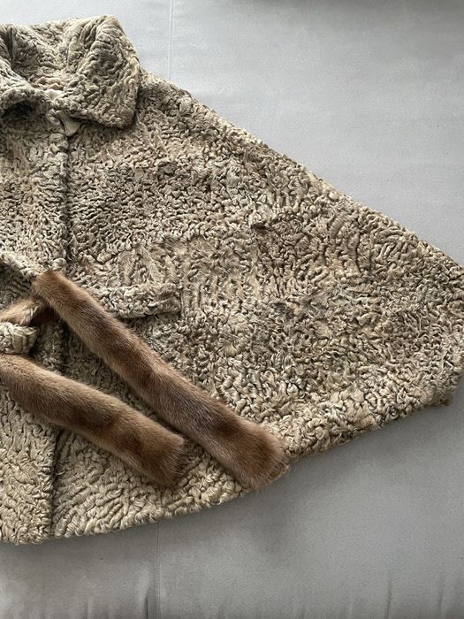 Манто з каракуля золотистого кольору OVERSIZE