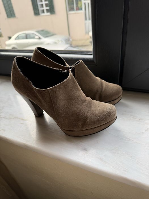 Botas em pele tam 35