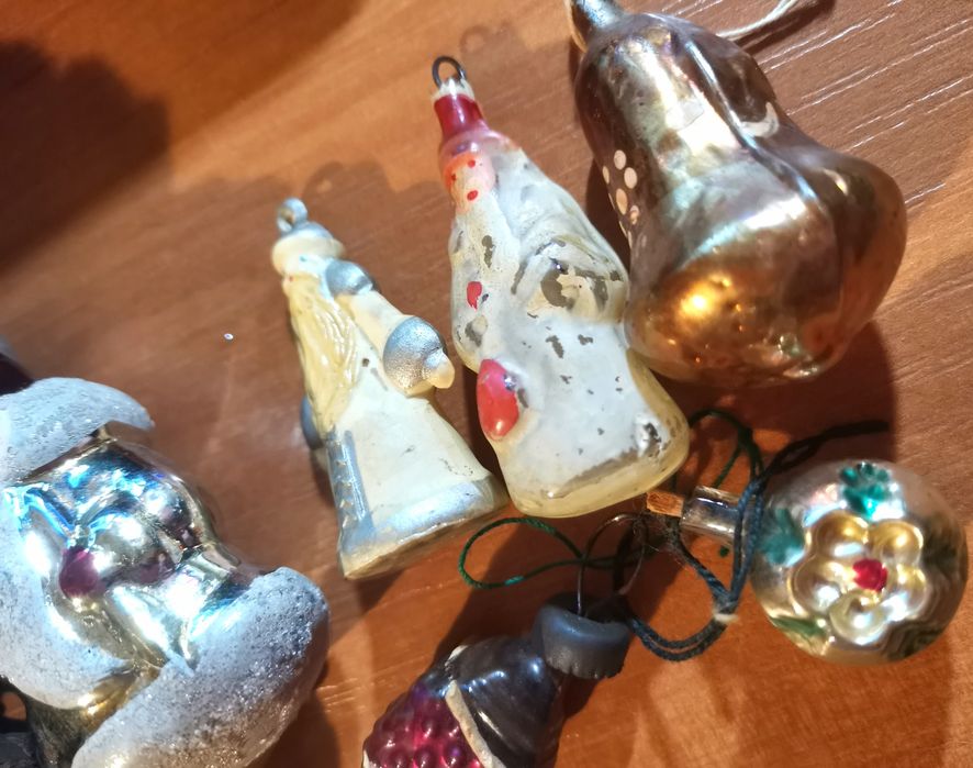 Разные ёлочные игрушки на ёлочку малютку времён СССР.