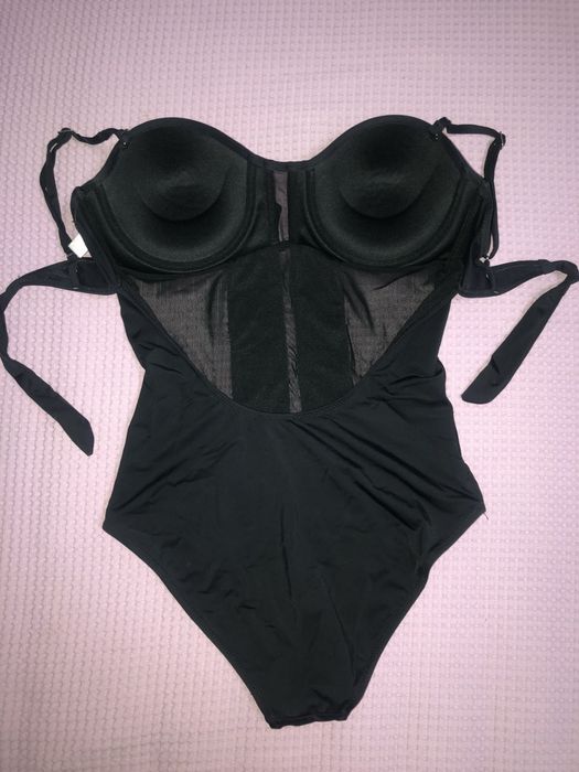 Сдельный черный  купальник р50-52