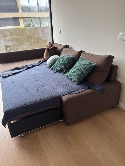 Sofa com chaise long e cama