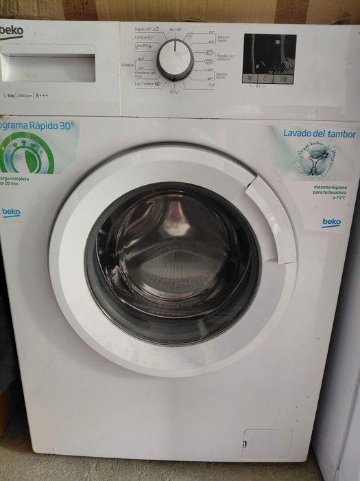 Vendo Maquina de lavar beko semi nova.