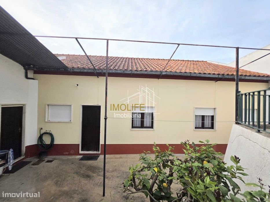 Moradia T3 Terrea com quintal em Mora