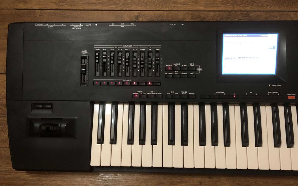 Синтезатор КORG i30 HD аранджувальна станція Interactive Musik Workst.