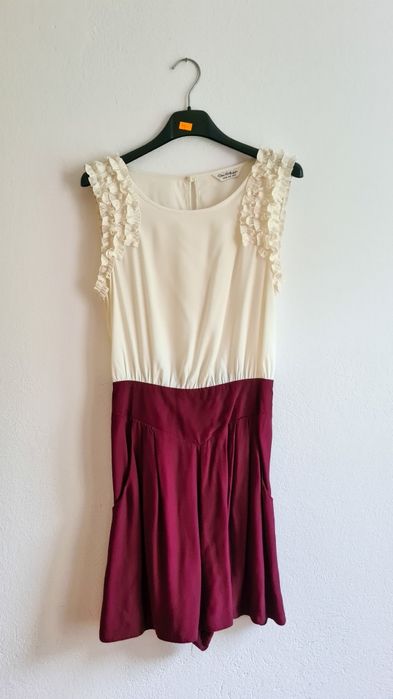 Kombinezon krótki z krótkimi spodenkami ecru bordo Miss Selfridge M 38