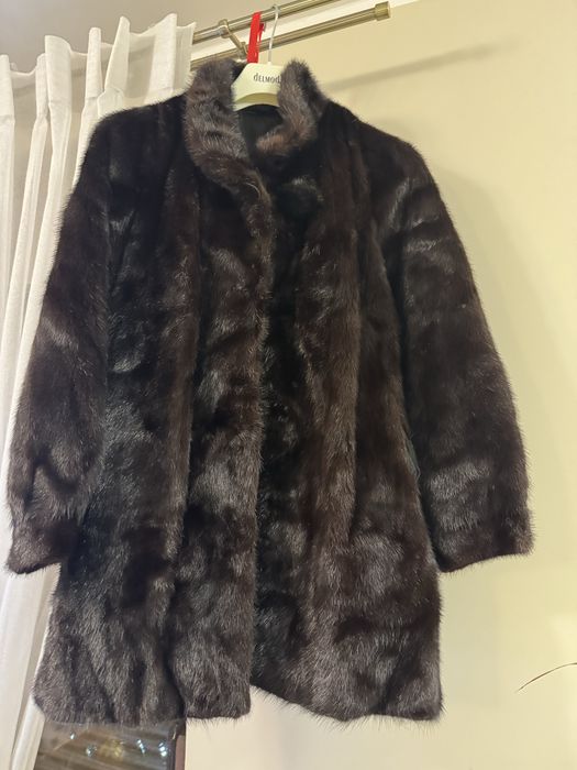 Elegancki płaszcz damski – używany – długość do kolan