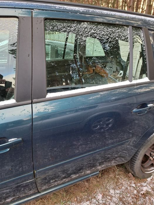 Drzwi lewe tył Opel zafira b z21u