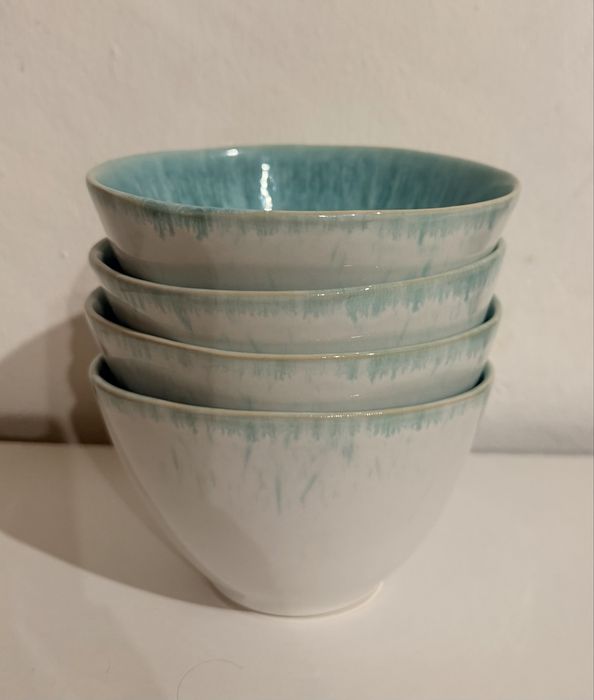 Conjunto de 4 tigelas de cerâmica  com acabamento esmaltado