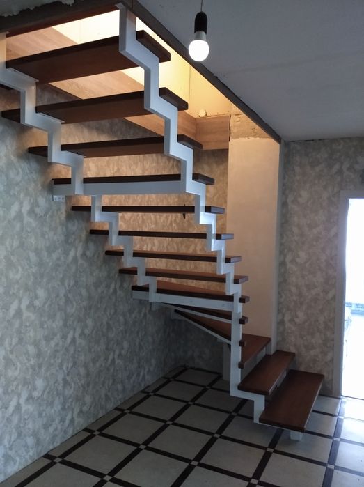 Сходи металокаркаси перила нержавейка ковані метал стекло дерево