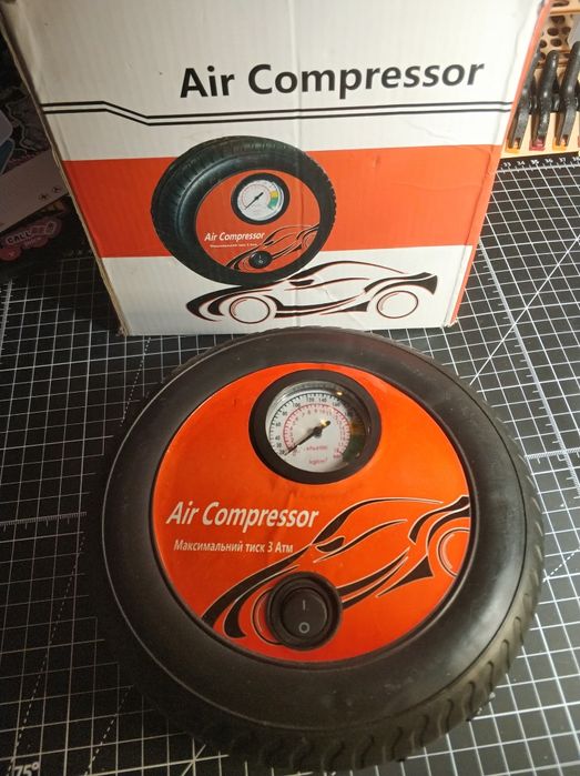 автомобільний компресор / насос на 3 атм