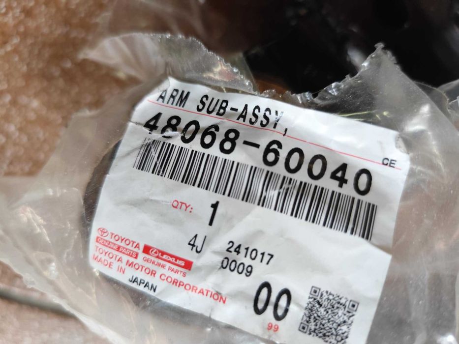 Toyota Land Cruiser 4Runner FJCruiser wahacze przednie oryginalne nowe