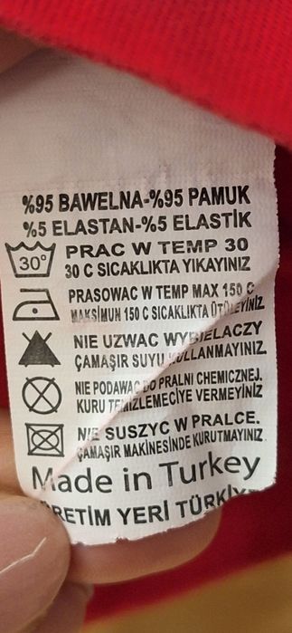 Czerwona bluzeczka 122/128
