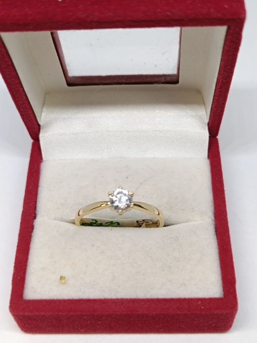 Złoty pierścionek z białą cyrkonią roz.19, złoto próby 585