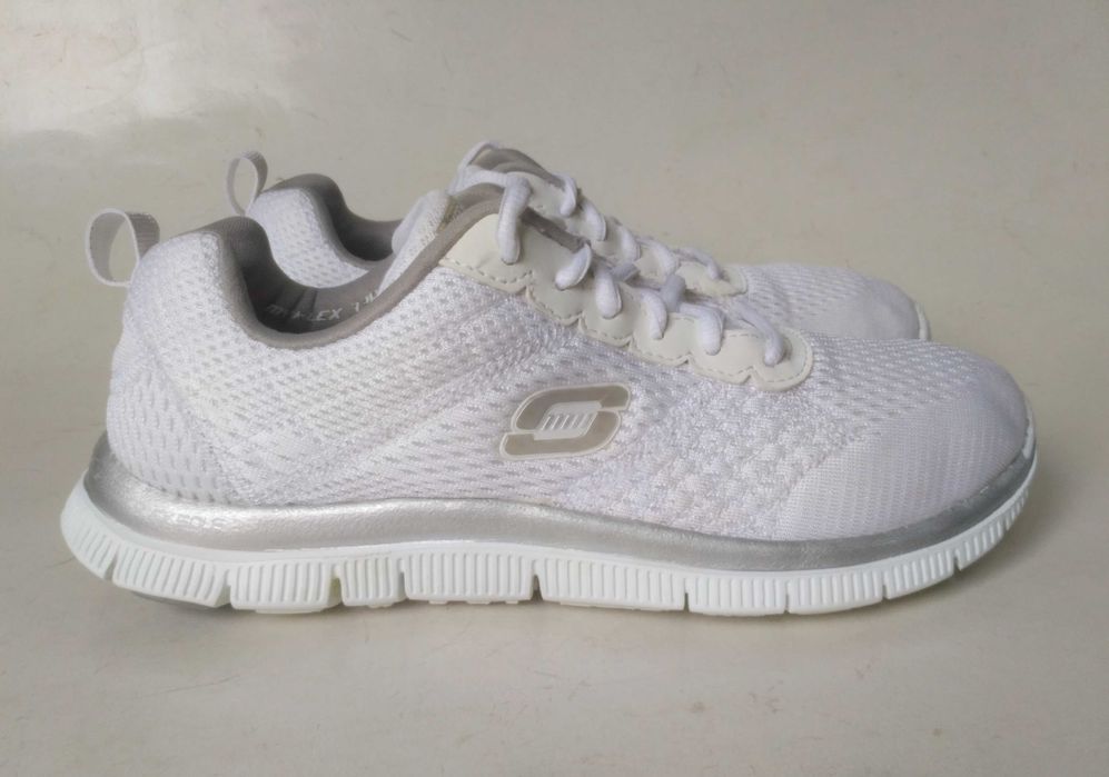Кросівки SKECHERS Skech-Knit US7 UK4 EU37 24см white