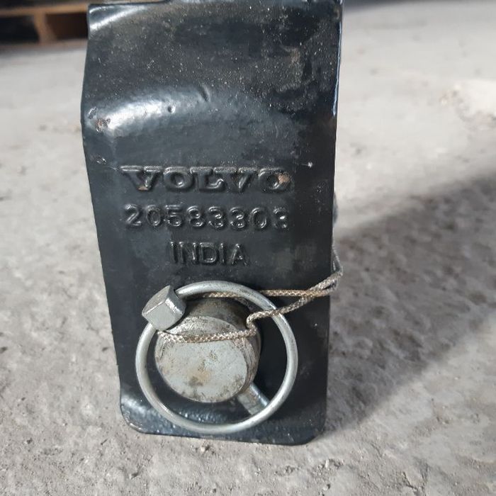 zaczep holowniczy ucho hak *oryginał * VOLVO FH13 FH12