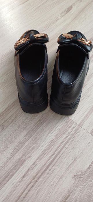 Мешти і балетки.