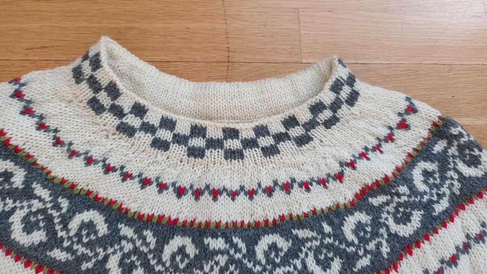 Sweter z owczej wełny handmade