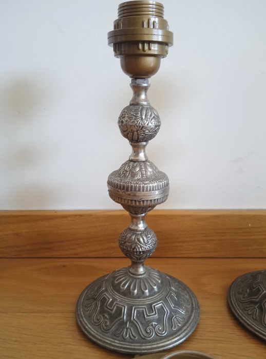 Candeeiros de mesa antigos em metal