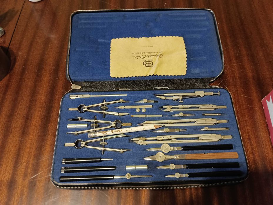 Zabytkowy zestaw kreślarski z cyrklami technicznymi Richter z NRD DDR