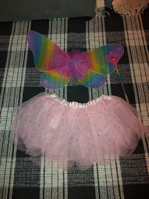 Vendo vários fatos de Carnaval