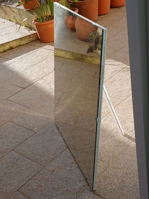 Vendo ESPELHO GRANDE com apoio traseiro. Possibilidade de entrega