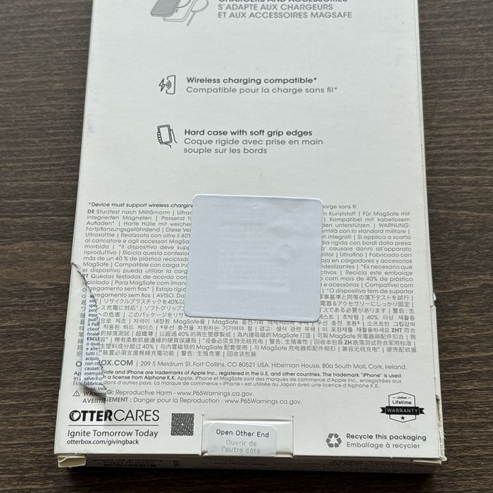 Capa Otterbox React Preta e Transparente iPhone 16 NOVA
