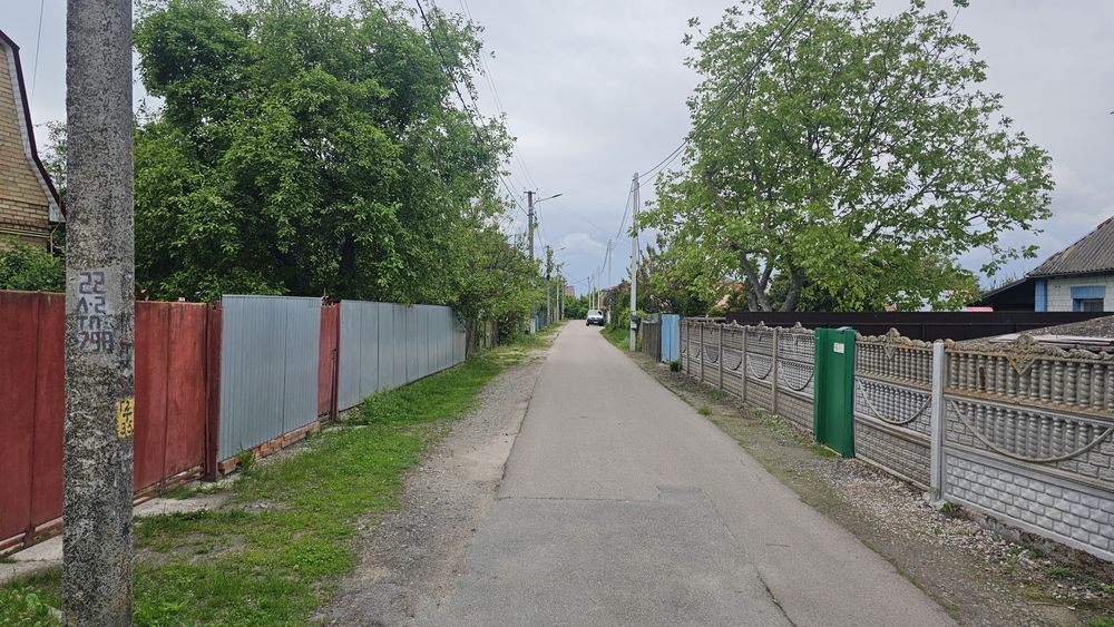 Ділянка 7 соток в БЕЗУГЛІВЦІ з підведеними комунікаціями