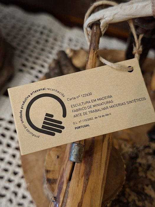 Fantástico madeireiro ou lenhador feito pela artista Ester Andrade