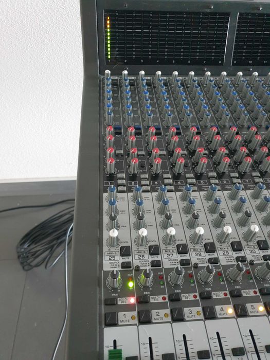 Mikser analogowy Behringer Eurodesk SX4882