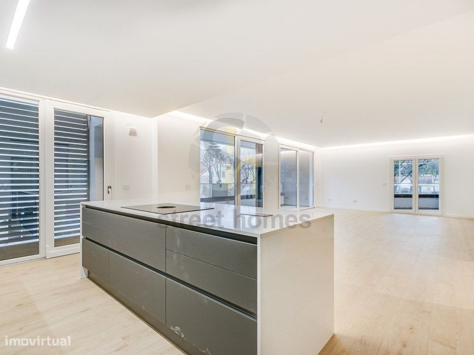 T3 Novo com 3 Suites, Terraço e Box | Parede | A 2 minutos da Praia